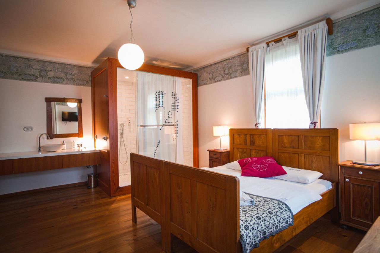 Pr'Gavedarjo Eco Heritage B&B Kranjska Gora Oda fotoğraf