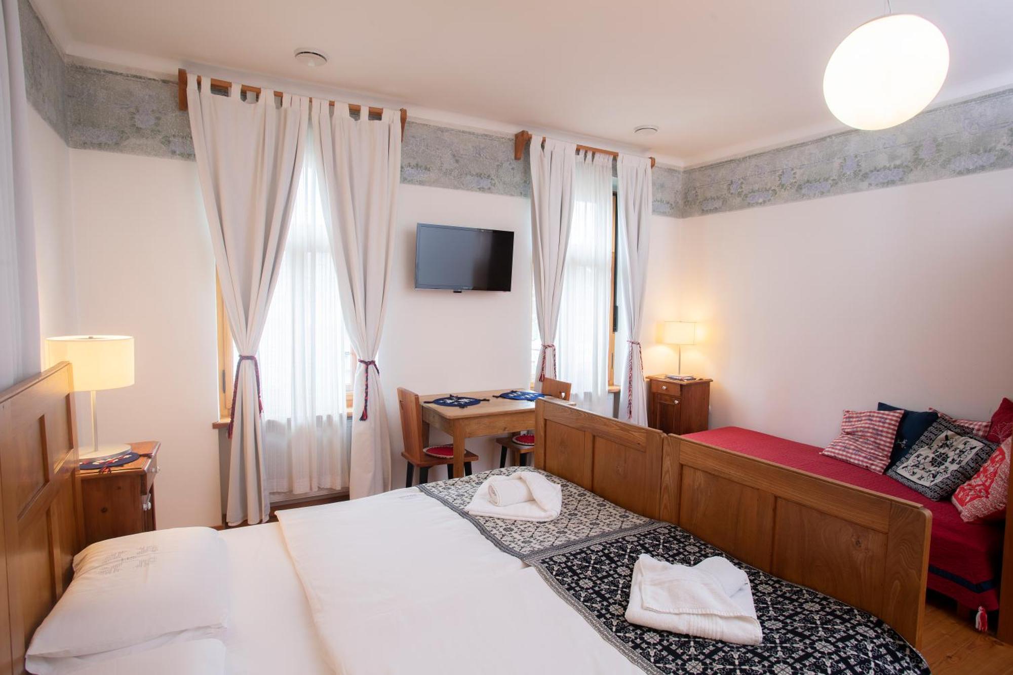 Pr'Gavedarjo Eco Heritage B&B Kranjska Gora Oda fotoğraf