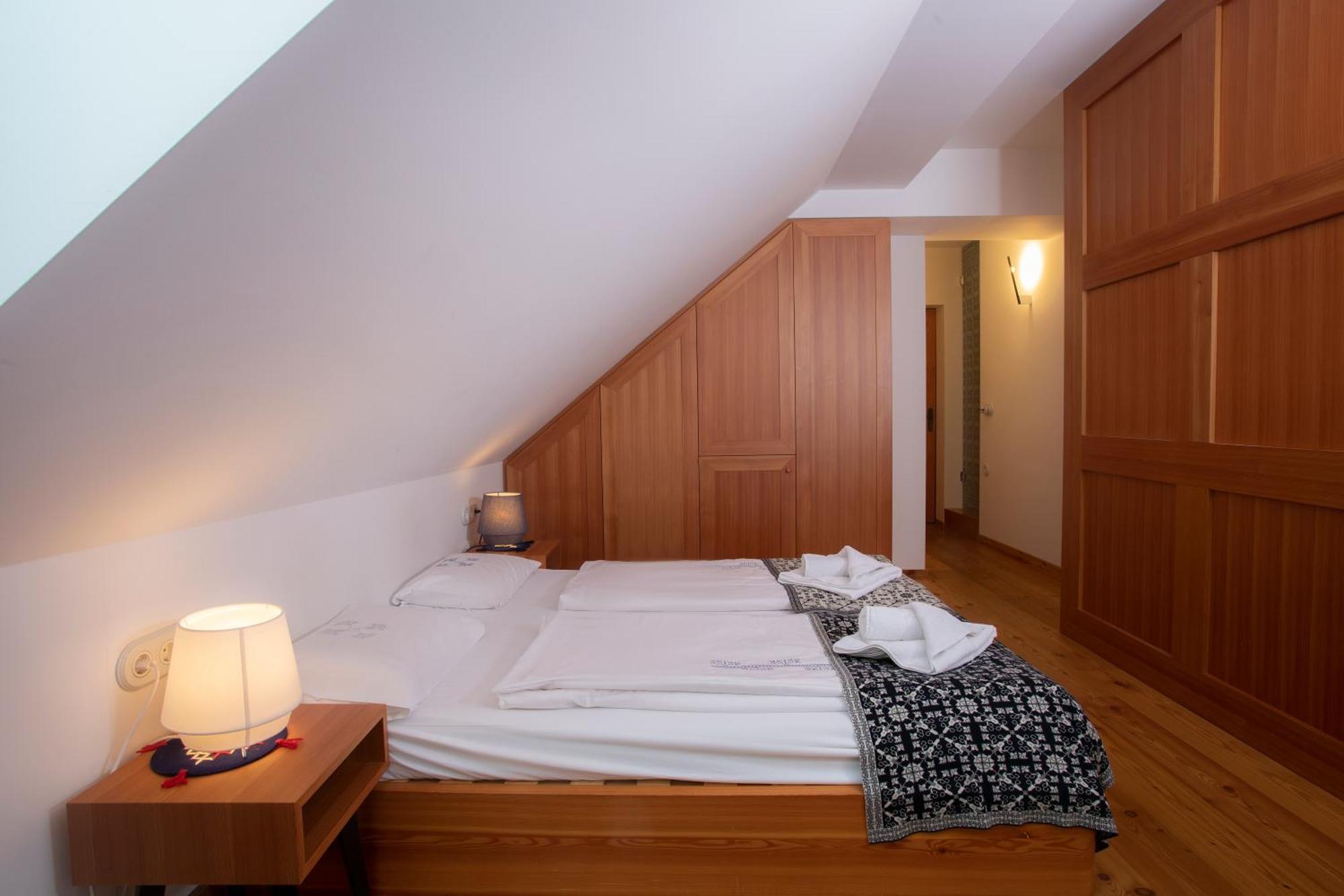 Pr'Gavedarjo Eco Heritage B&B Kranjska Gora Oda fotoğraf